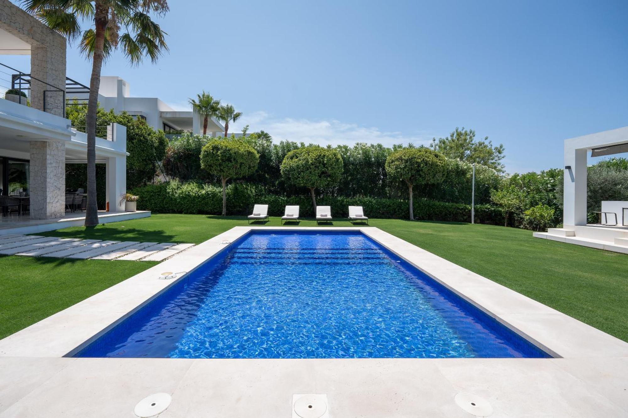 Eva Olivos Nueva Andalucia Villa Marbella