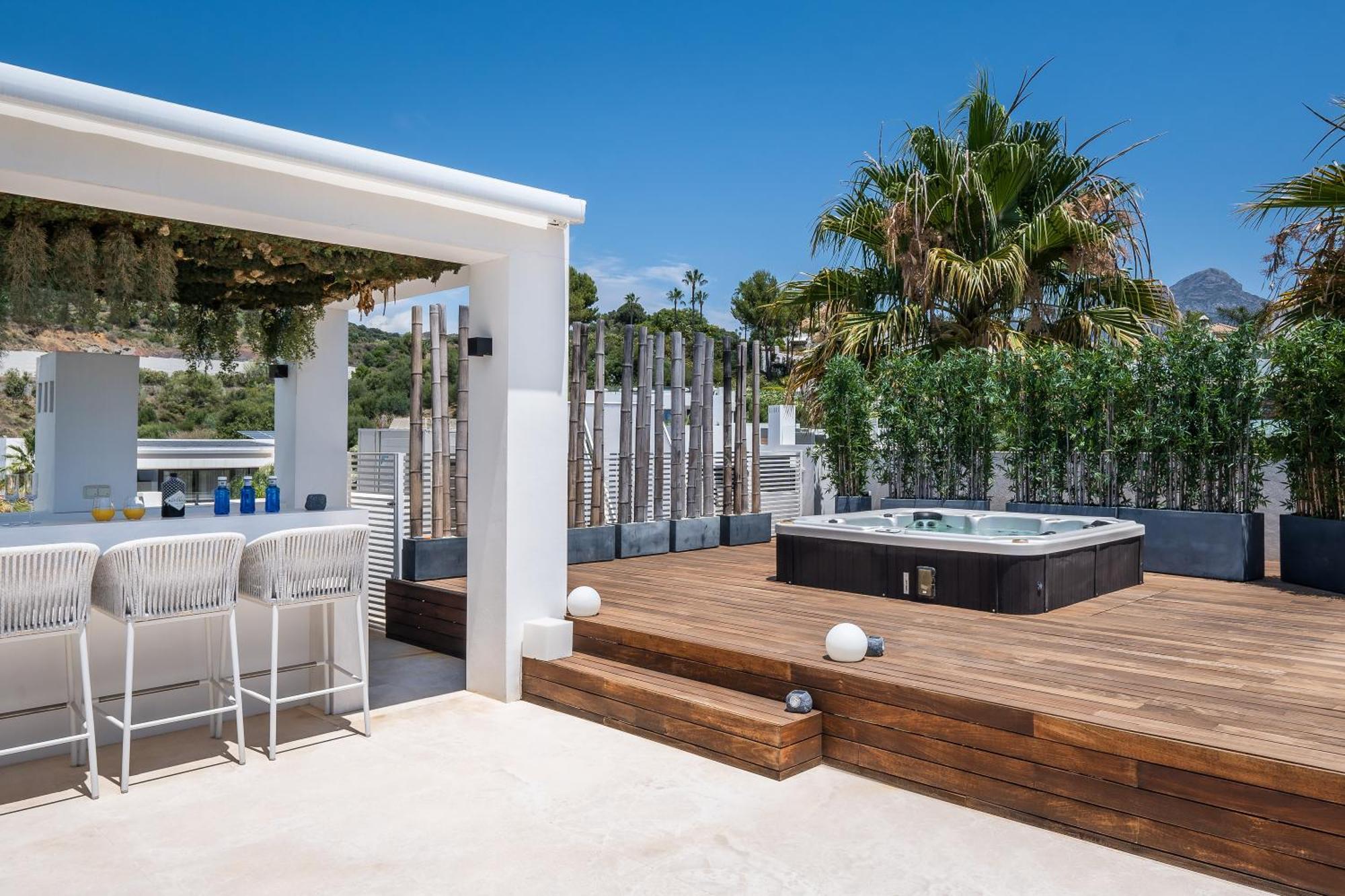 Eva Olivos Nueva Andalucia Villa *
