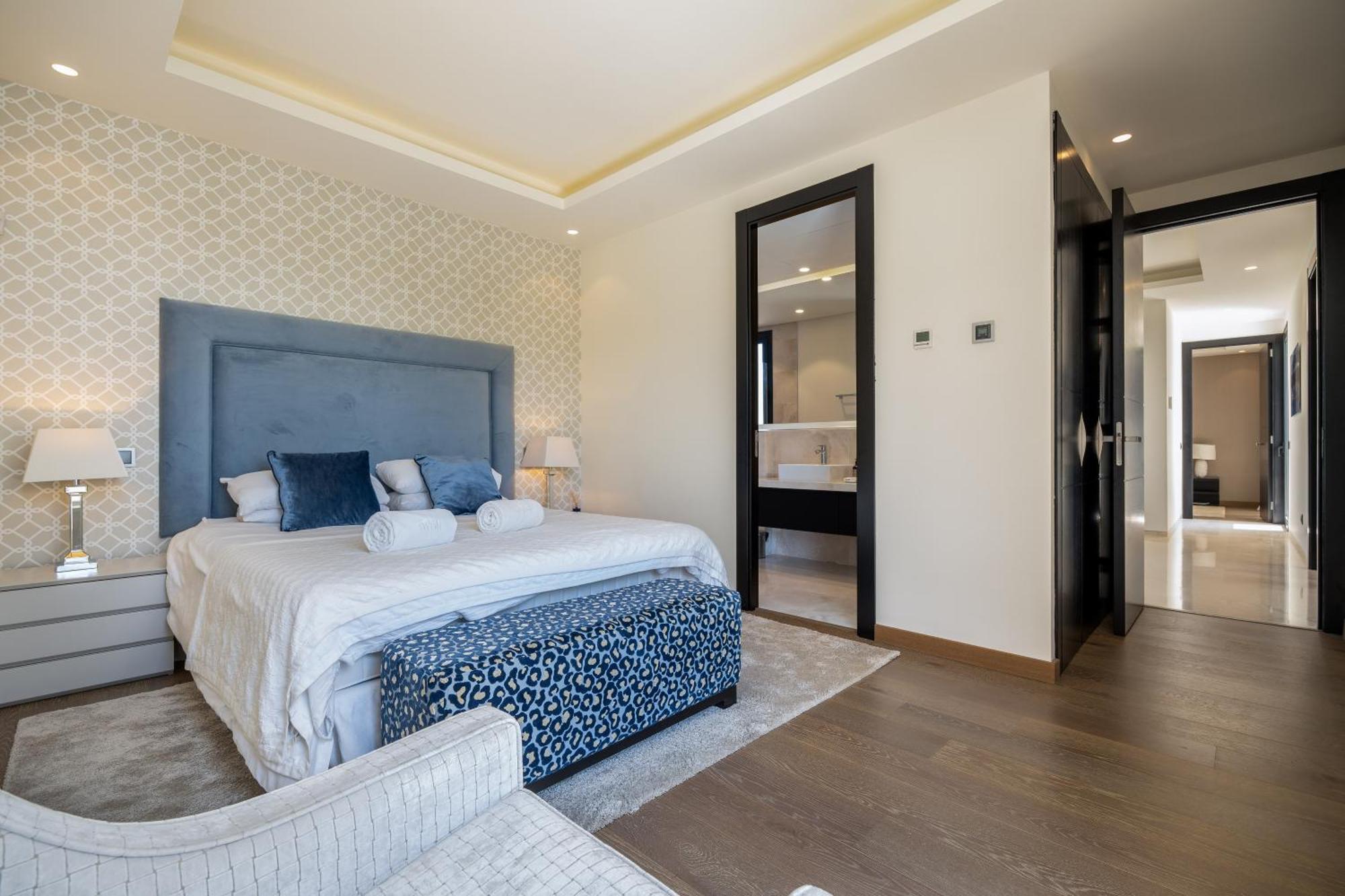 Eva Olivos Nueva Andalucia Villa