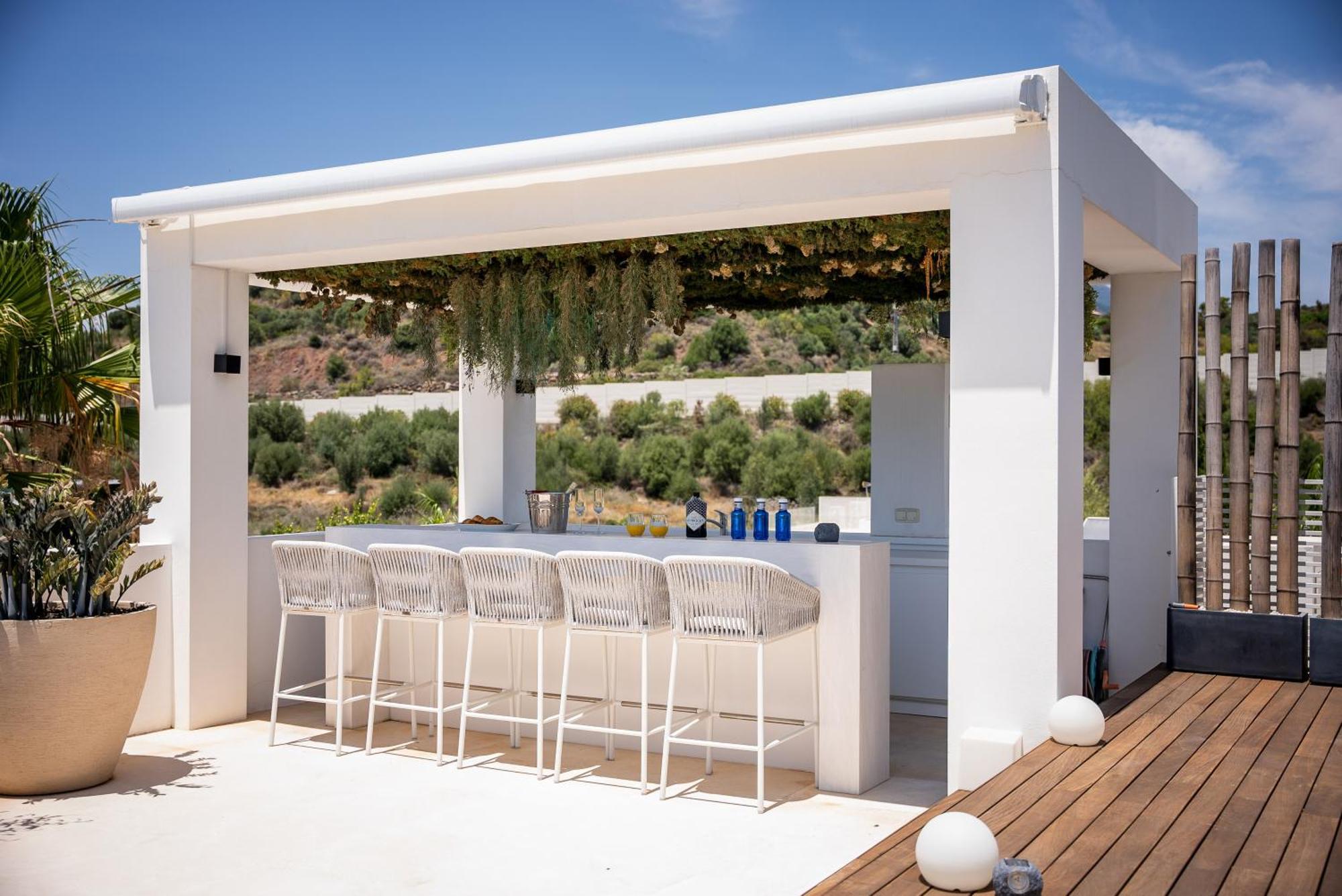 Eva Olivos Nueva Andalucia Villa *